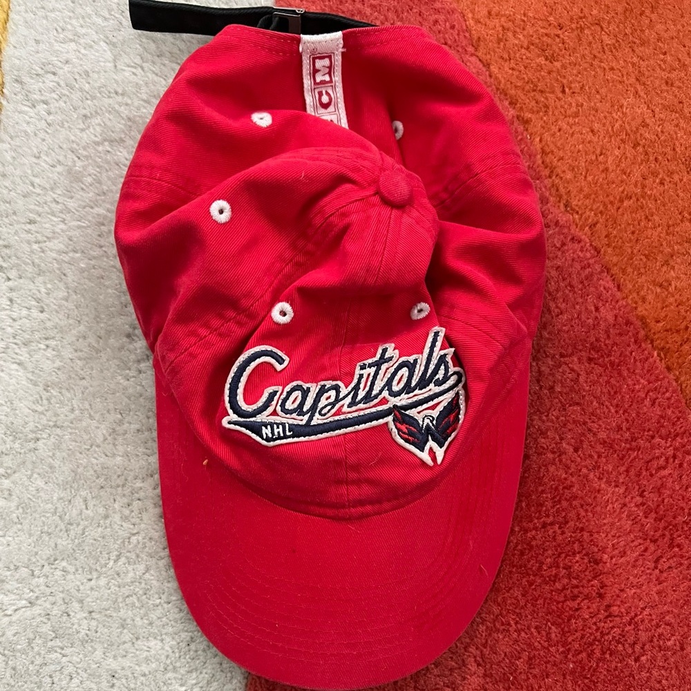 Vintage CCM hockey deadstock Washington Capitols embroidered snap back hat